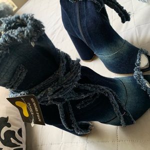 Deniem Heels . SIZE 5.5 Brand new never worn